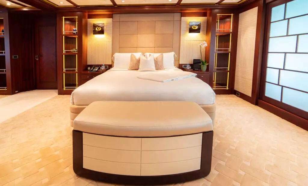 Luxury cabin on Motor Yacht Trident